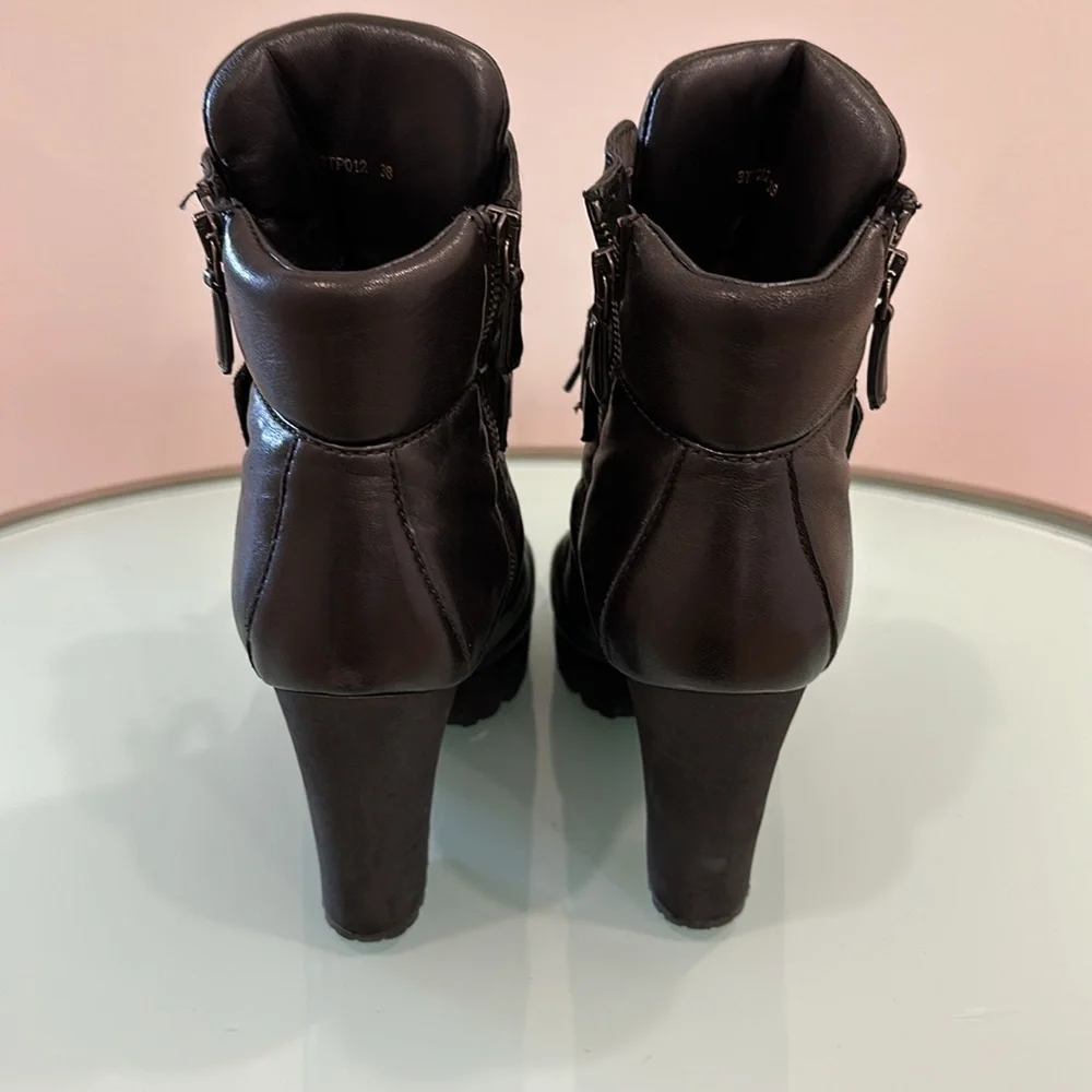 Prada Black Leather Ankle Lace up Boots Side Zip Closure Size 8 - Picture 3 of 6